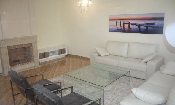 Obra nueva - Villa -
Torrevieja