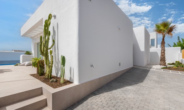 Obra nueva - Villa -
Los Alcázares