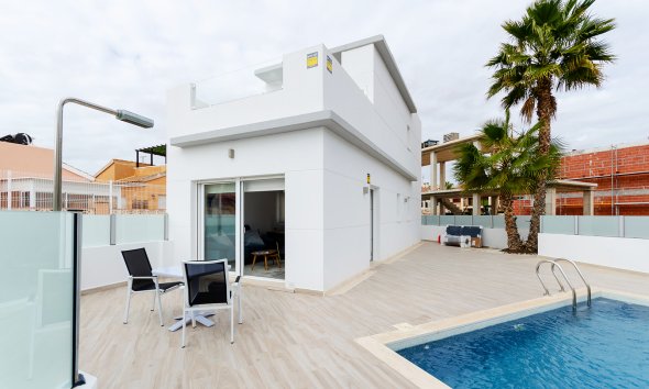 Obra nueva - Adosado -
Torrevieja