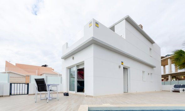 Obra nueva - Adosado -
Torrevieja