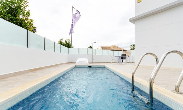 Obra nueva - Adosado -
Torrevieja
