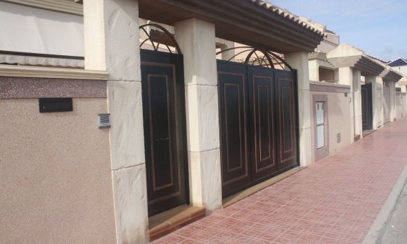 Obra nueva - Adosado -
Torrevieja