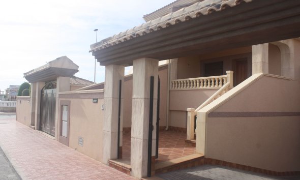 Obra nueva - Adosado -
Torrevieja