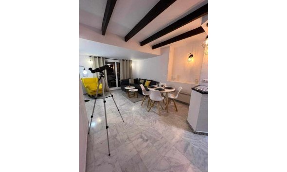 Reventa - Apartamento -
Torrevieja - Playa Los Locos