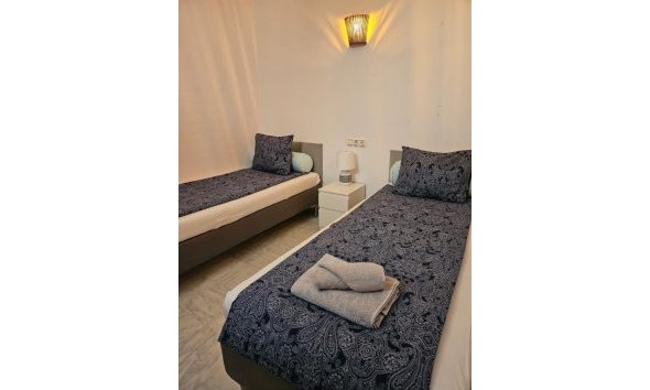 Reventa - Apartamento -
Torrevieja - Playa Los Locos
