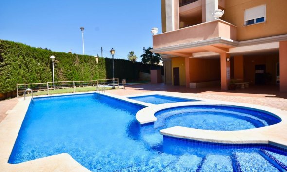 Reventa - Apartamento -
Torrevieja - Playa Los Locos