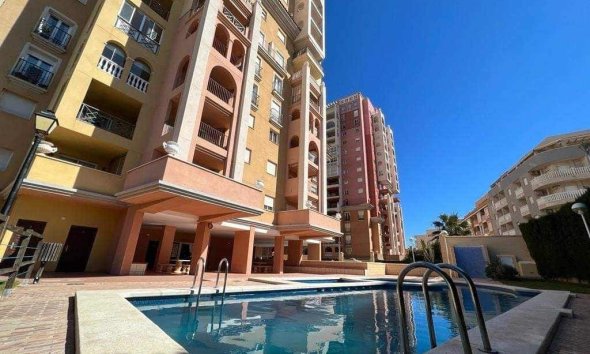 Reventa - Apartamento -
Torrevieja - Playa Los Locos