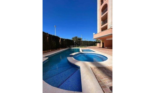Reventa - Apartamento -
Torrevieja - Playa Los Locos