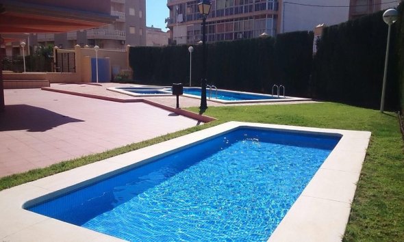 Reventa - Apartamento -
Torrevieja - Playa Los Locos