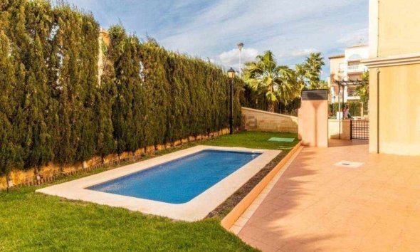 Reventa - Apartamento -
Torrevieja - Playa Los Locos