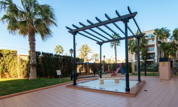 Reventa - Apartamento -
Torrevieja - Playa Los Locos
