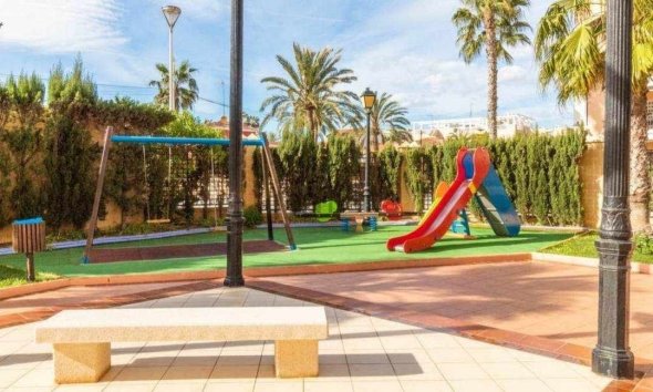 Reventa - Apartamento -
Torrevieja - Playa Los Locos