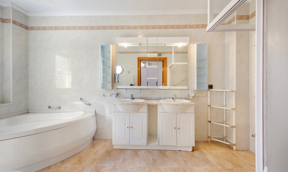Reventa - Villa -
Orihuela Costa - Cabo Roig