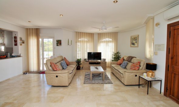 Reventa - Villa -
Villamartín - Los Dolses