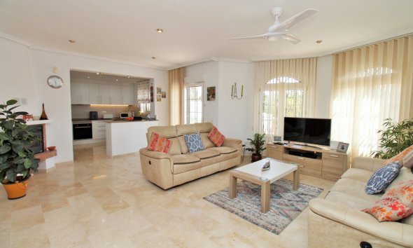 Reventa - Villa -
Villamartín - Los Dolses