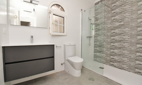 Reventa - Villa -
Villamartín - Los Dolses