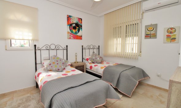 Reventa - Villa -
Villamartín - Los Dolses