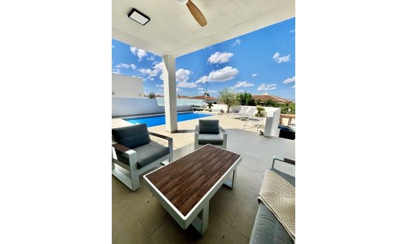 Obra nueva - Villa -
Benijofar
