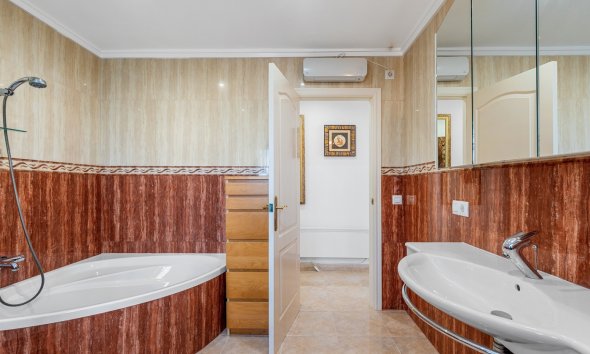 Resale - Villa -
Ciudad Quesada