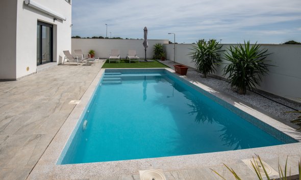 Nybyggeri - Villa -
Pinar de Campoverde