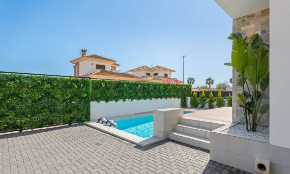 Obra nueva - Villa -
Los Alcázares