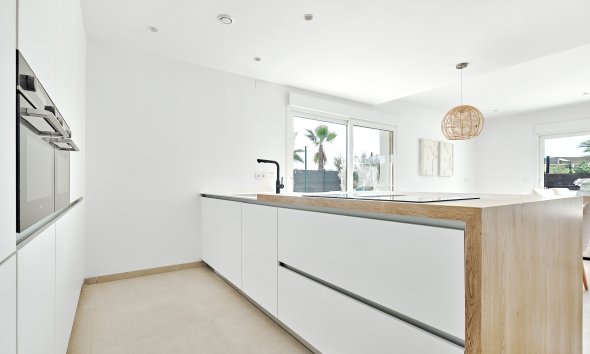Obra nueva - Villa -
Los Montesinos