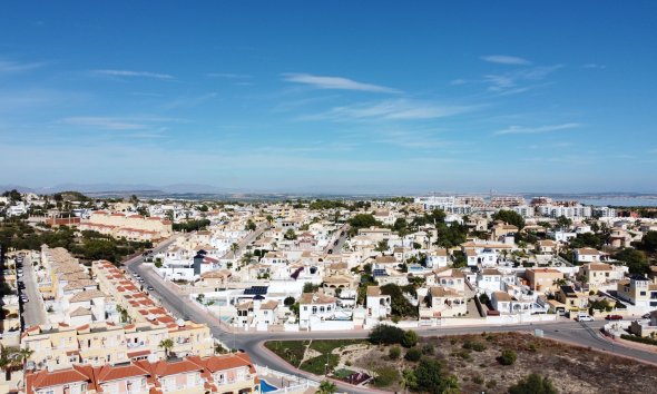 Obra nueva - Apartamento -
Res. Las Filipinas