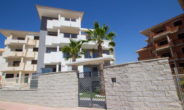 Obra nueva - Apartamento -
Res. Las Filipinas
