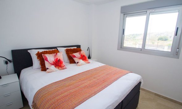 Obra nueva - Apartamento -
Res. Las Filipinas