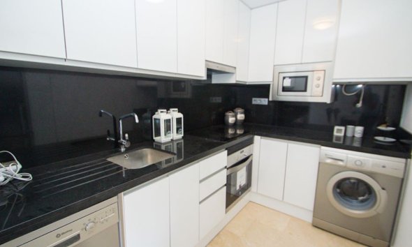 Obra nueva - Apartamento -
Res. Las Filipinas