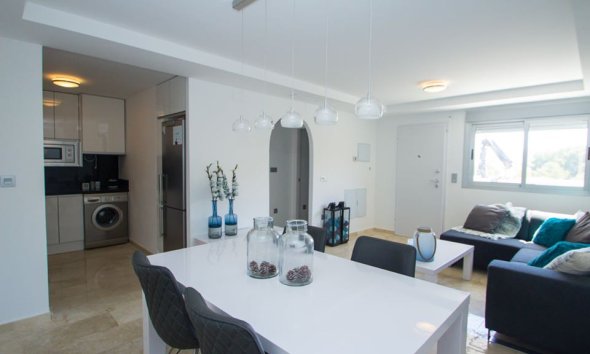 Obra nueva - Apartamento -
Res. Las Filipinas