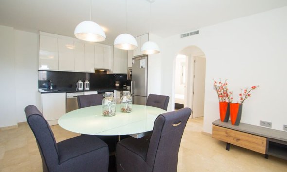 Obra nueva - Apartamento -
Res. Las Filipinas