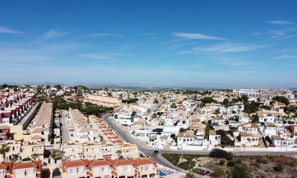 Obra nueva - Apartamento -
Res. Las Filipinas