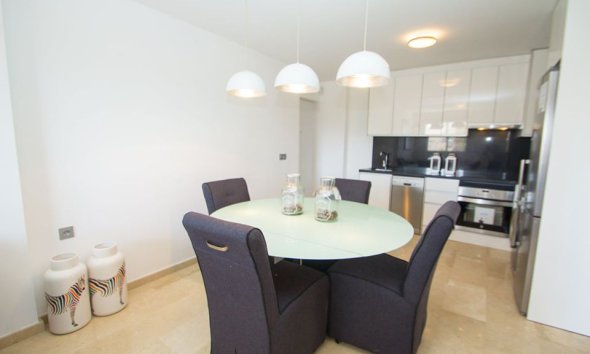 Obra nueva - Apartamento -
Res. Las Filipinas