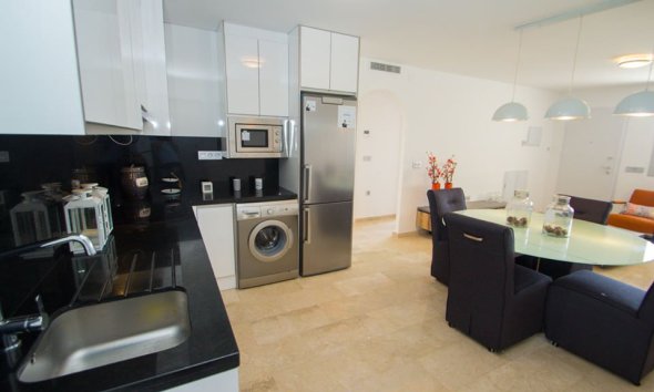 Obra nueva - Apartamento -
Res. Las Filipinas