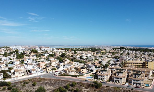 Obra nueva - Apartamento -
Res. Las Filipinas