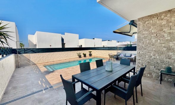 Obra nueva - Villa -
Benijofar