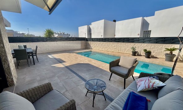 Obra nueva - Villa -
Benijofar