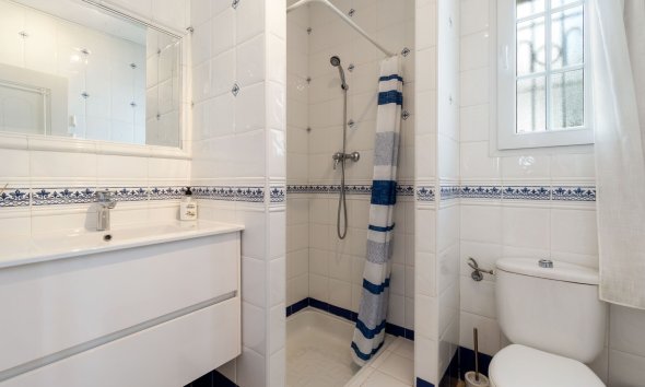 Reventa - Villa -
Villamartín