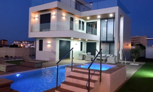 Obra nueva - Villa -
Dehesa de Campoamor