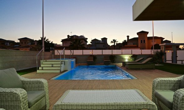 Obra nueva - Villa -
Dehesa de Campoamor