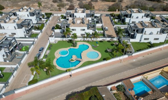 Gensalg - Rækkehus -
Torrevieja - Aguas Nuevas