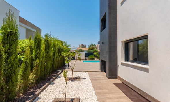 Obra nueva - Villa -
Playa Paraiso
