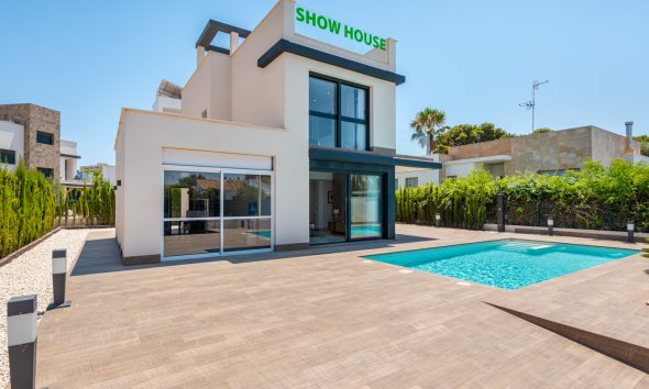 Obra nueva - Villa -
Playa Paraiso