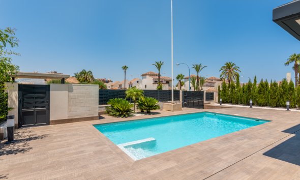 Obra nueva - Villa -
Playa Paraiso