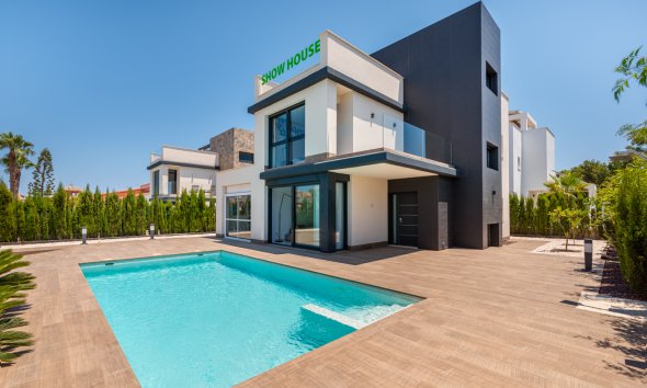 Obra nueva - Villa -
Playa Paraiso