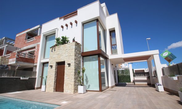 Obra nueva - Villa -
Playa Paraiso